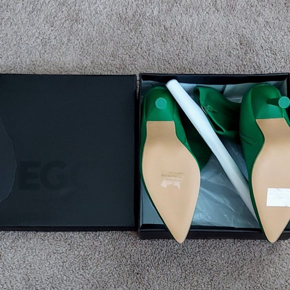 BROOKS POINTED TOE SCULPTURED ROUND HEEL ANKLE SOCK BOOT IN GREEN LYCRA - Picture 6 of 7